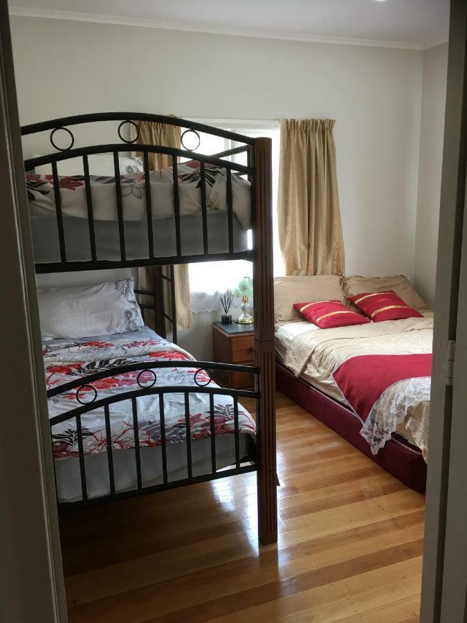 At Homestay Auckland Exterior photo